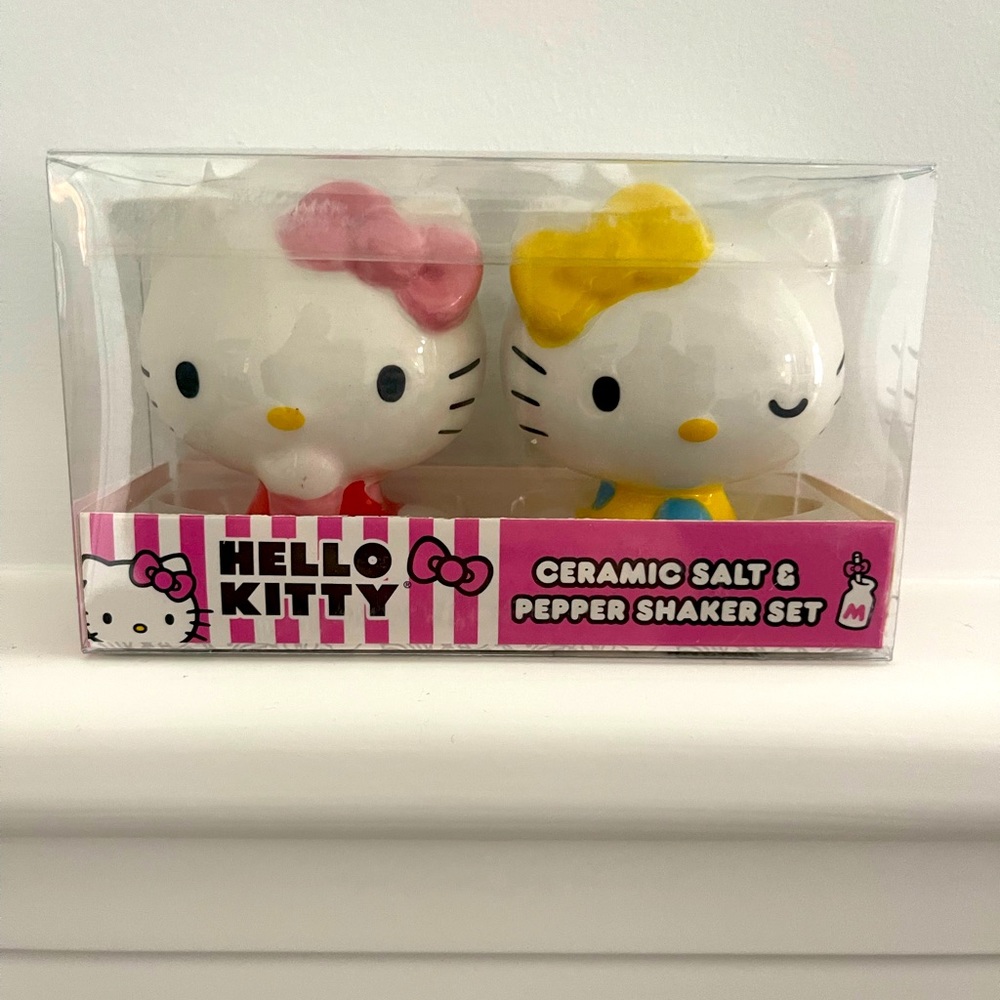 Limited edition Viral Hello Kitty salt & pepper shaker